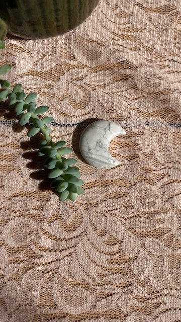 Howlite Moon